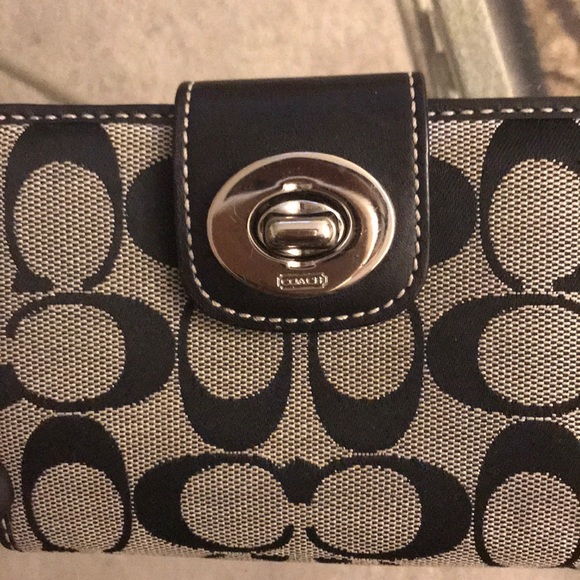 ✨SALE✨💕Coach Wallet💕 - Picture 2 of 5
